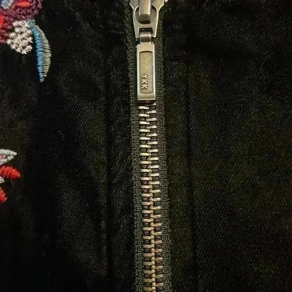 Anna, a new approach women’s extra large velvet like zip up jacket. - Picture 3 of 12